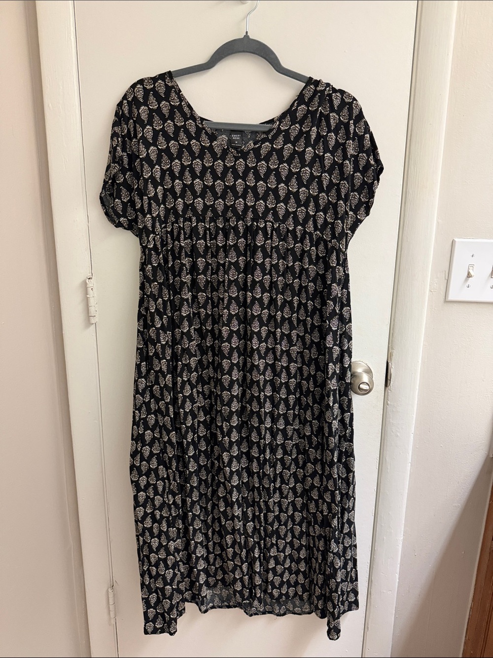 Relaxed Black Midi Dress with Cream Leaf Print WITH POCKETS